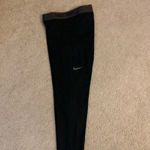 Nike Pro Mid-Rise Leggings